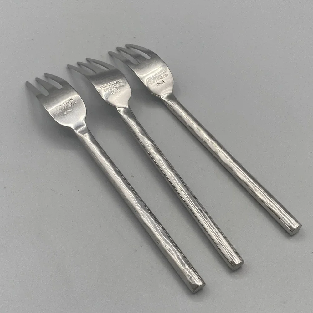 Pier One PII16 SALAD FORKS‎ 3pcs Hammered Glossy China 18/8 Stainless Dessert